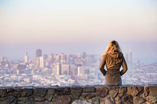 young-girl-enjoying-moment-and-looking-over-the-city-of-san-francisco-picjumbo-com